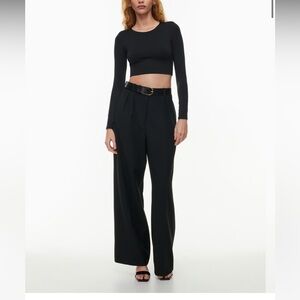 Aritzia Babaton Contour Crew Cropped Longsleeve Top